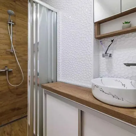 In 53538 * Crikvenica