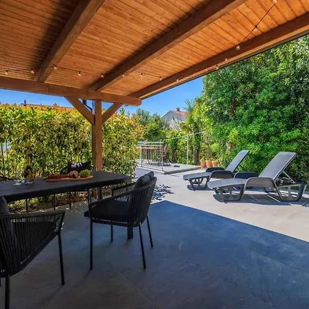 Appartement In 53538 *